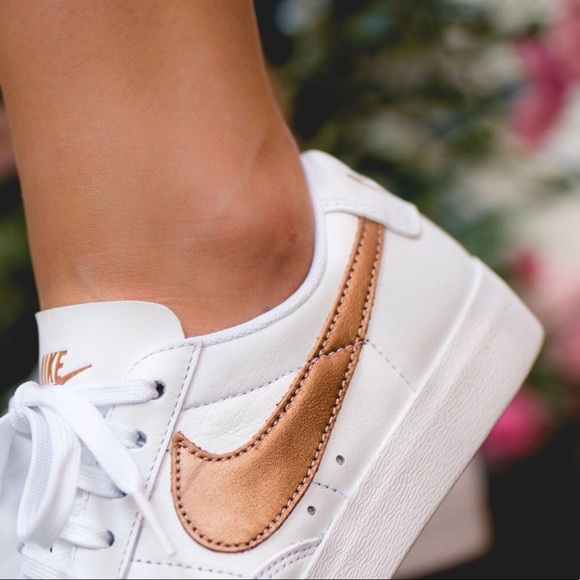 NWT Nike blazer low rose gold swoosh - Picture 3 of 7